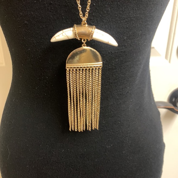 Necklace with Gold and white center piece, Beautiful piece - Picture 2 of 9